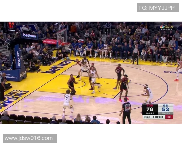 勇士主场不敌猛龙，库里独砍35分遭遇四连败风波